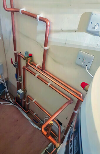 https://plumberkewdale.com.au/uploads/2025/06/hot-water-301986.jpg
