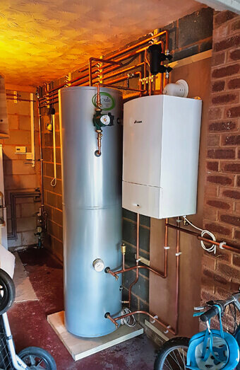 https://plumberkewdale.com.au/uploads/2025/06/hot-water-684599.jpg
